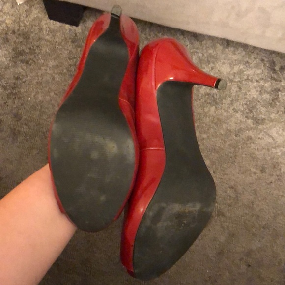 Size 11 red fergalicious heels never worn - Picture 5 of 5